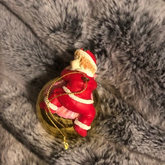 Set of 2 Christmas Ornaments Sleeping Babies Red Green Outfits Resin Gold Orbs - Picture 2 of 11